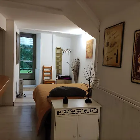 Cote Pont Vieux-self Check-in